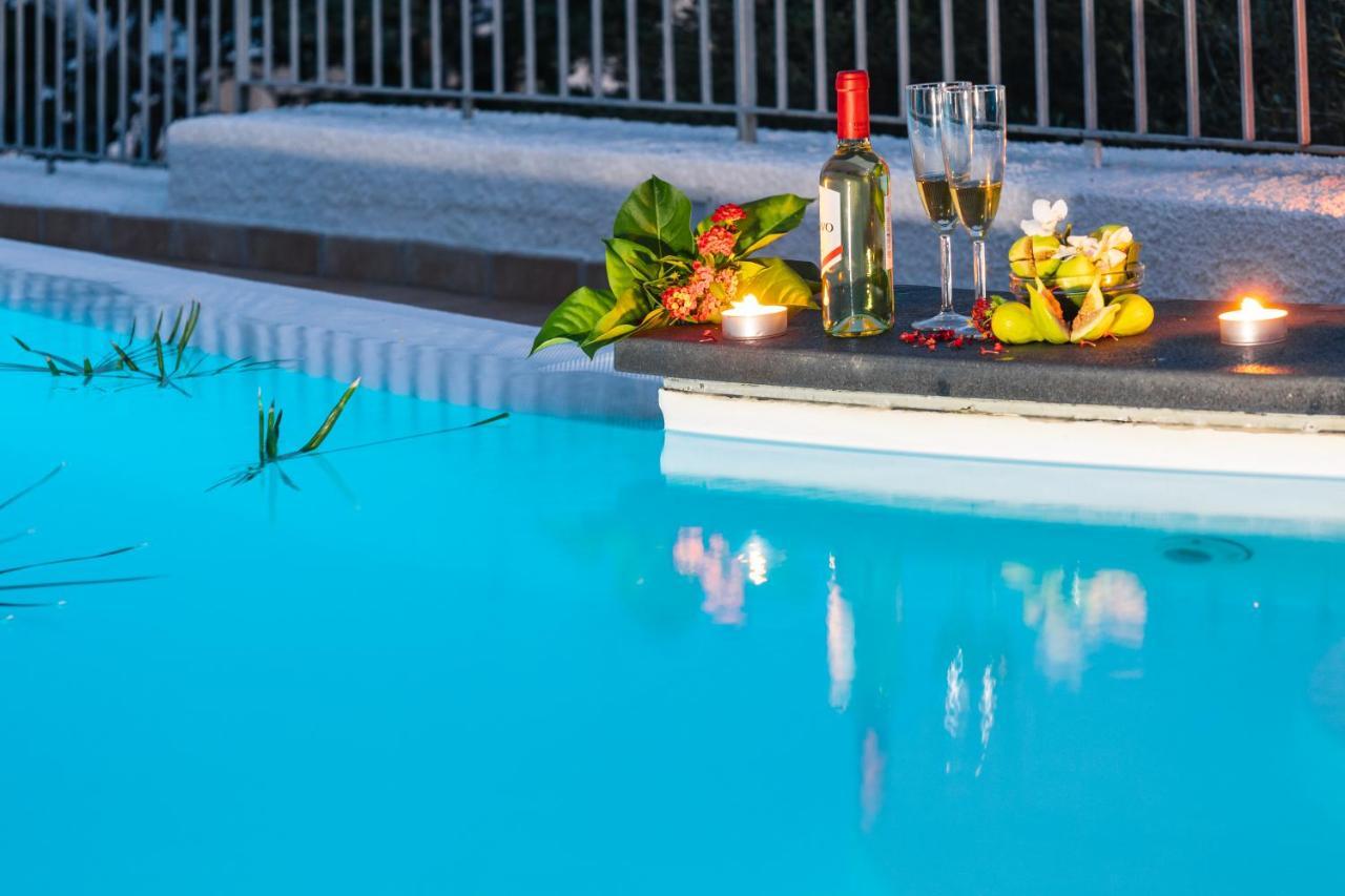 Hotel Residence La Villetta Canneto  Exterior photo