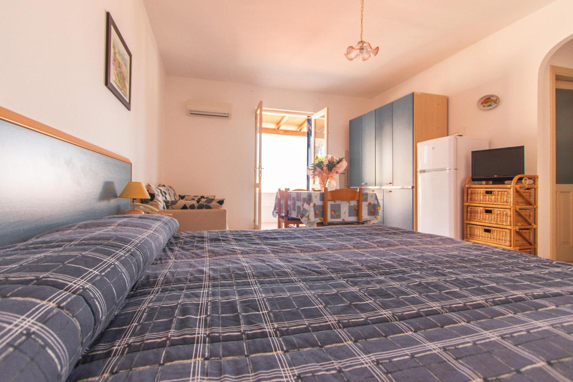 Hotel Residence La Villetta Canneto  Room photo