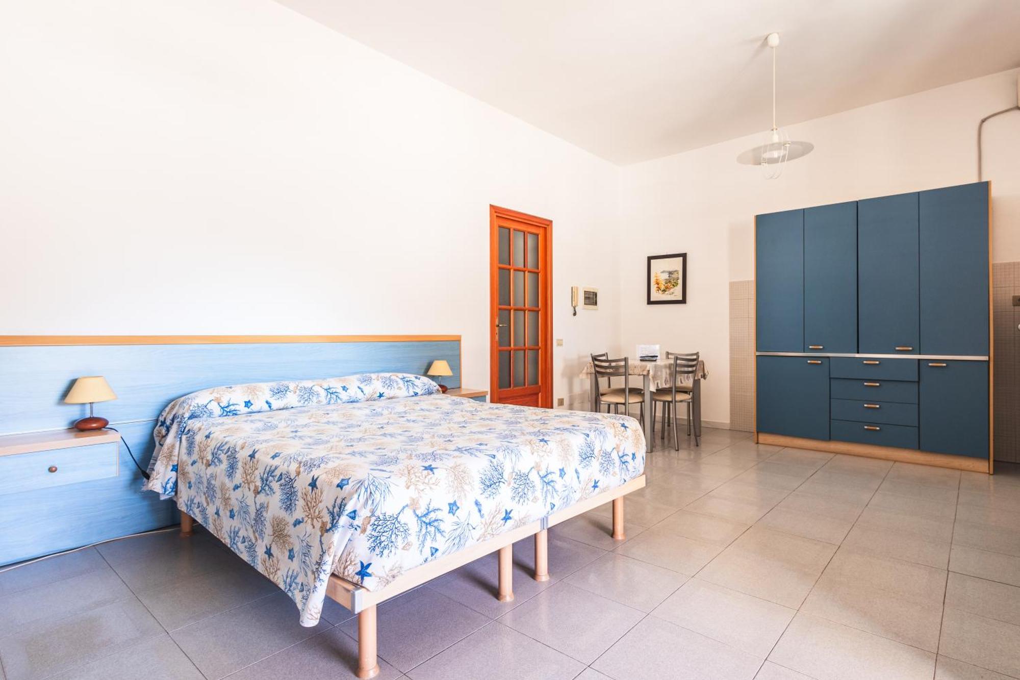 Hotel Residence La Villetta Canneto  Exterior photo