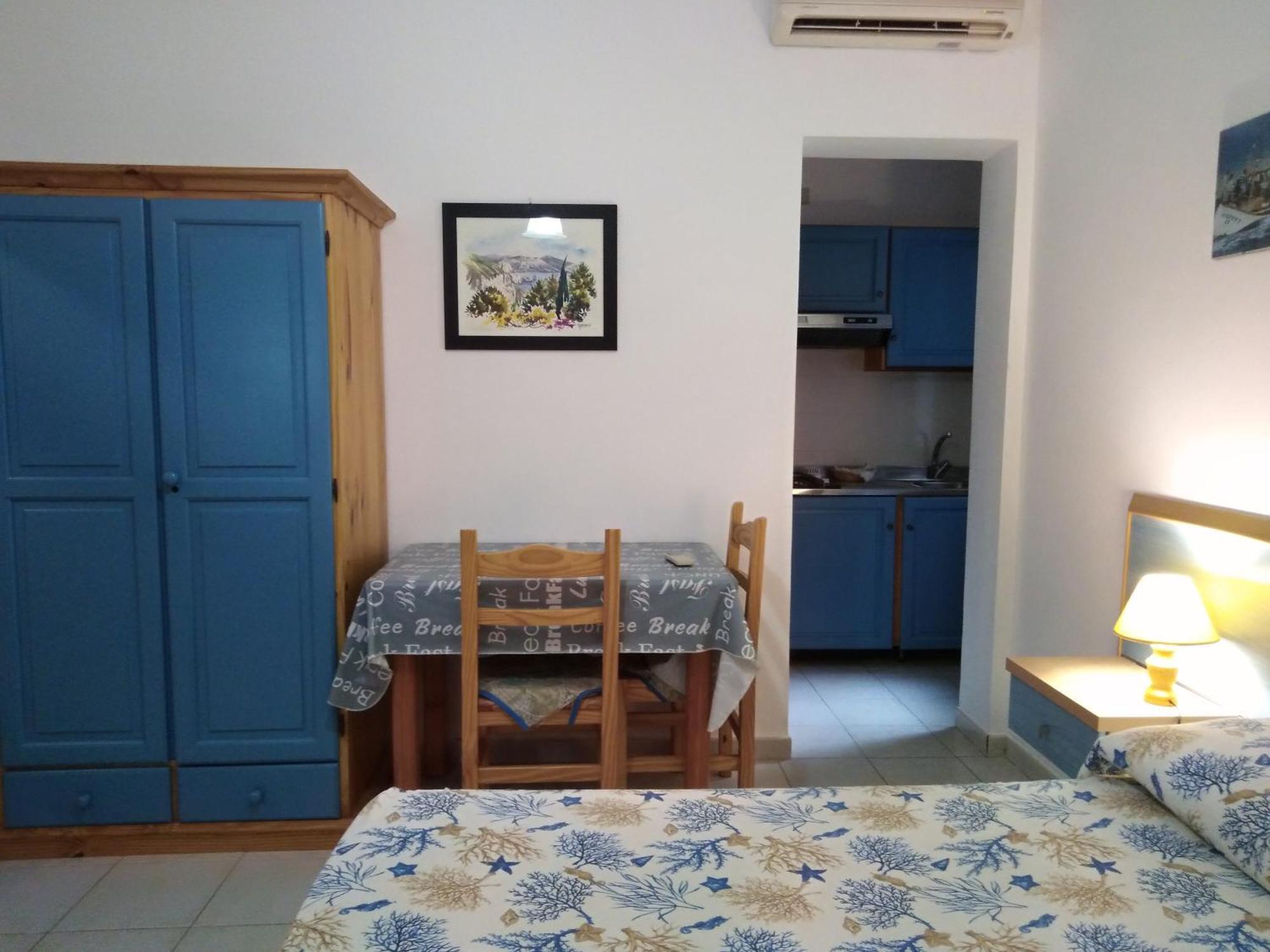 Hotel Residence La Villetta Canneto  Room photo