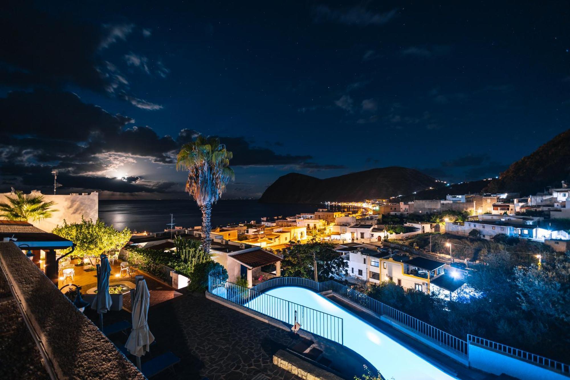 Hotel Residence La Villetta Canneto  Exterior photo